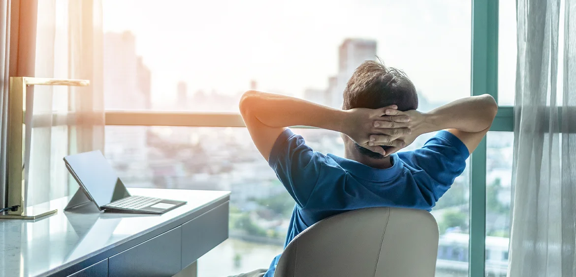 Ontspannen ondernemer ervaart rust door samenwerking met de juiste backofficepartner.